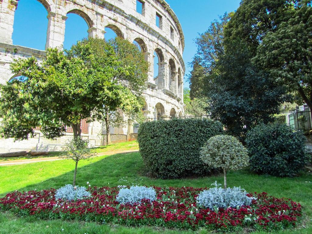 Gorgeous Apartment In Pula With House Sea View Екстер'єр фото